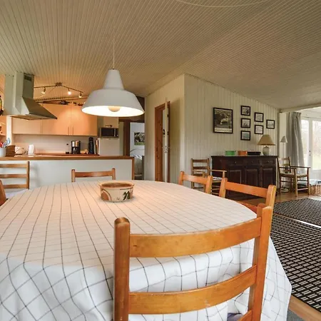 Three-bedroom Holiday In بيت للعطل